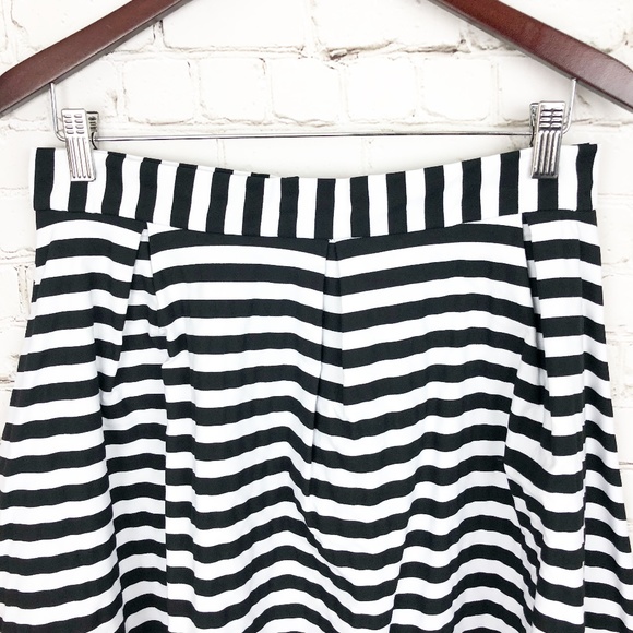 The Vanity Room | Black & White Striped Skirt | XL - Picture 2 of 8